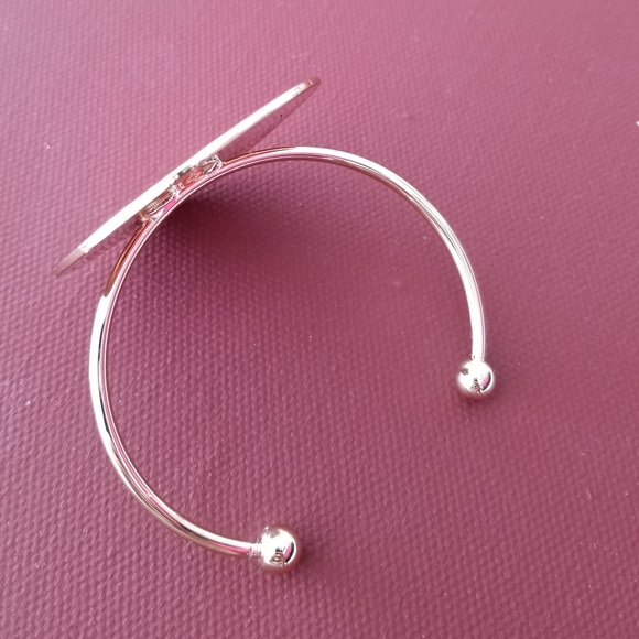 Gold cuffs - Picture 2 of 4